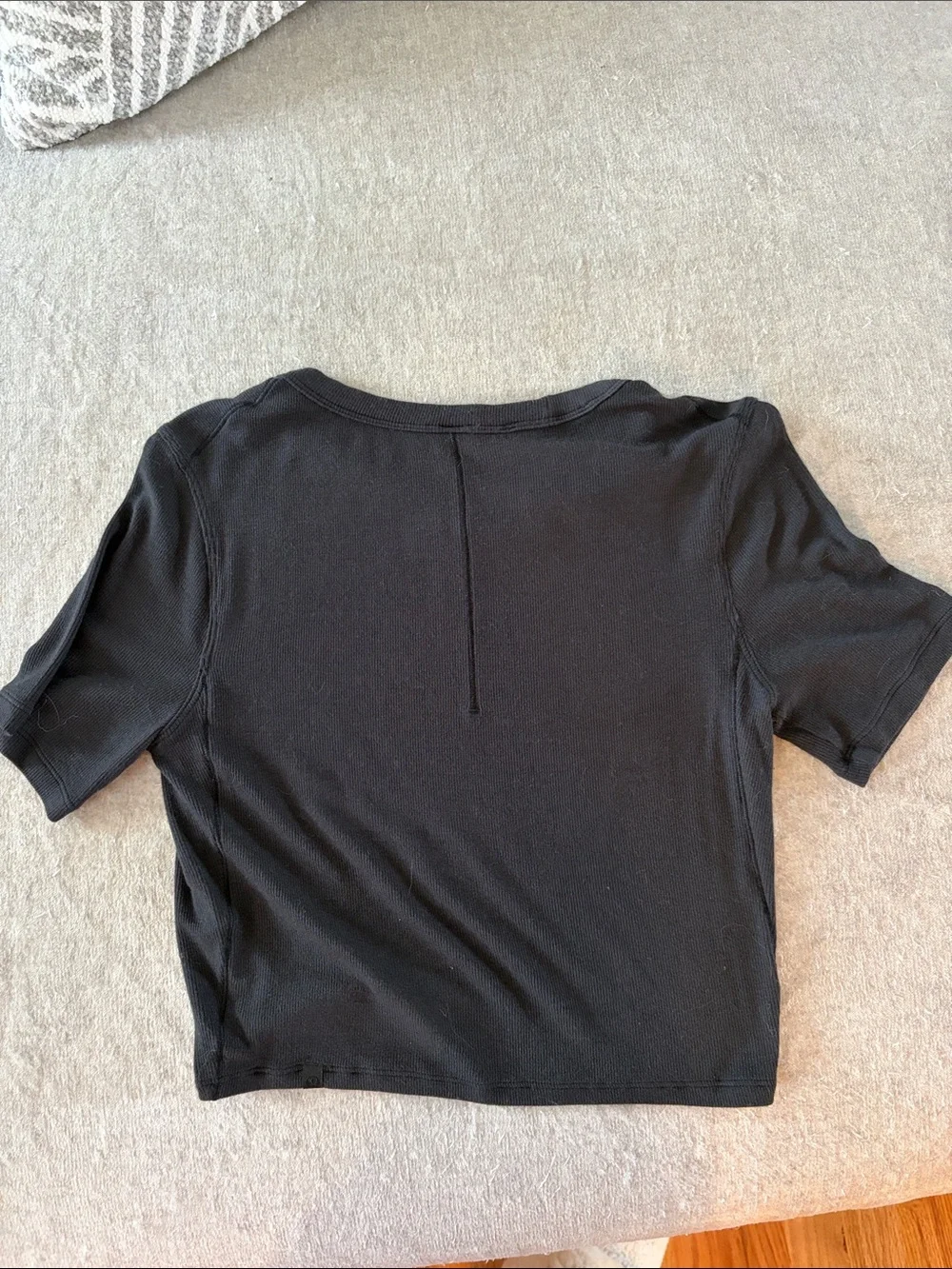 Lululemon women’s hold tight cropped T shirt